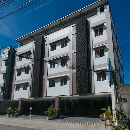 Reddoorz @ Leoncia Apartelle Mandaue Esterno foto