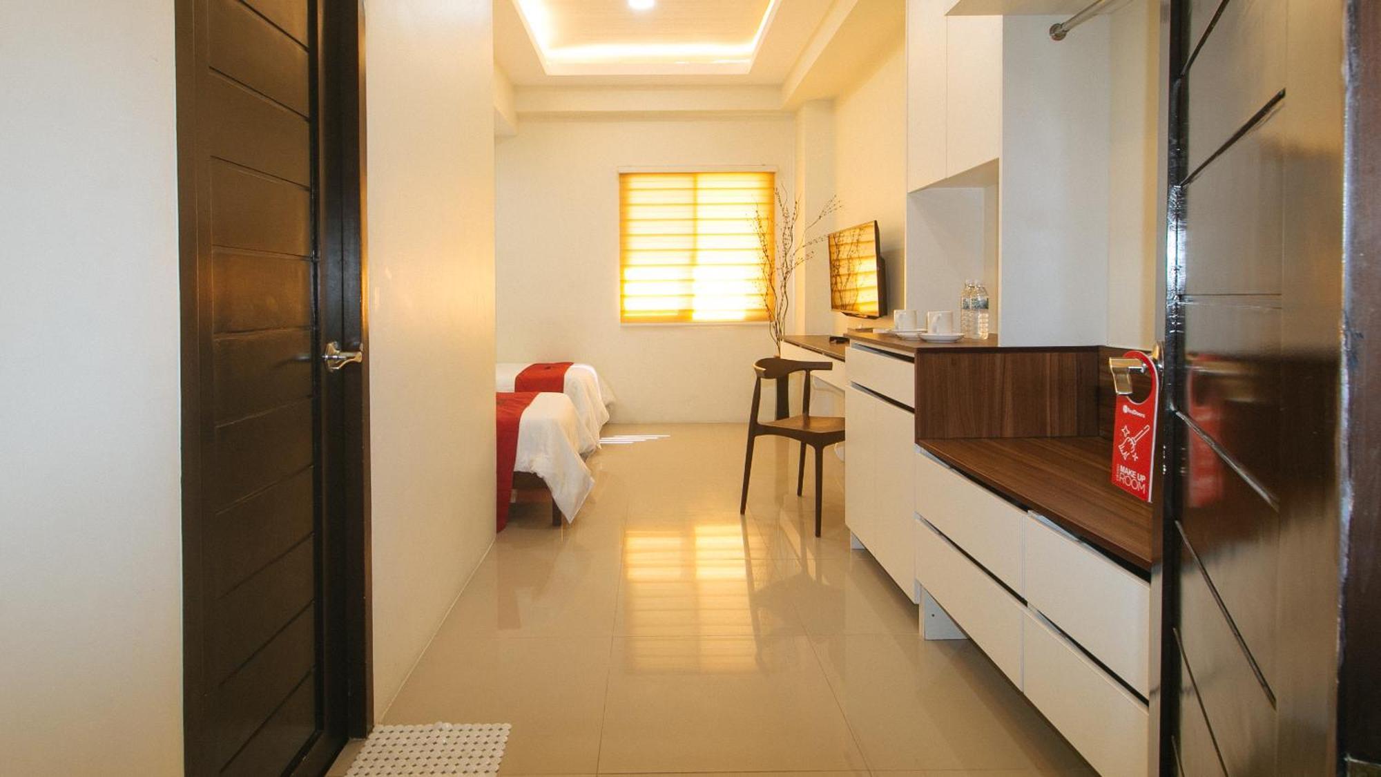 Reddoorz @ Leoncia Apartelle Mandaue Esterno foto