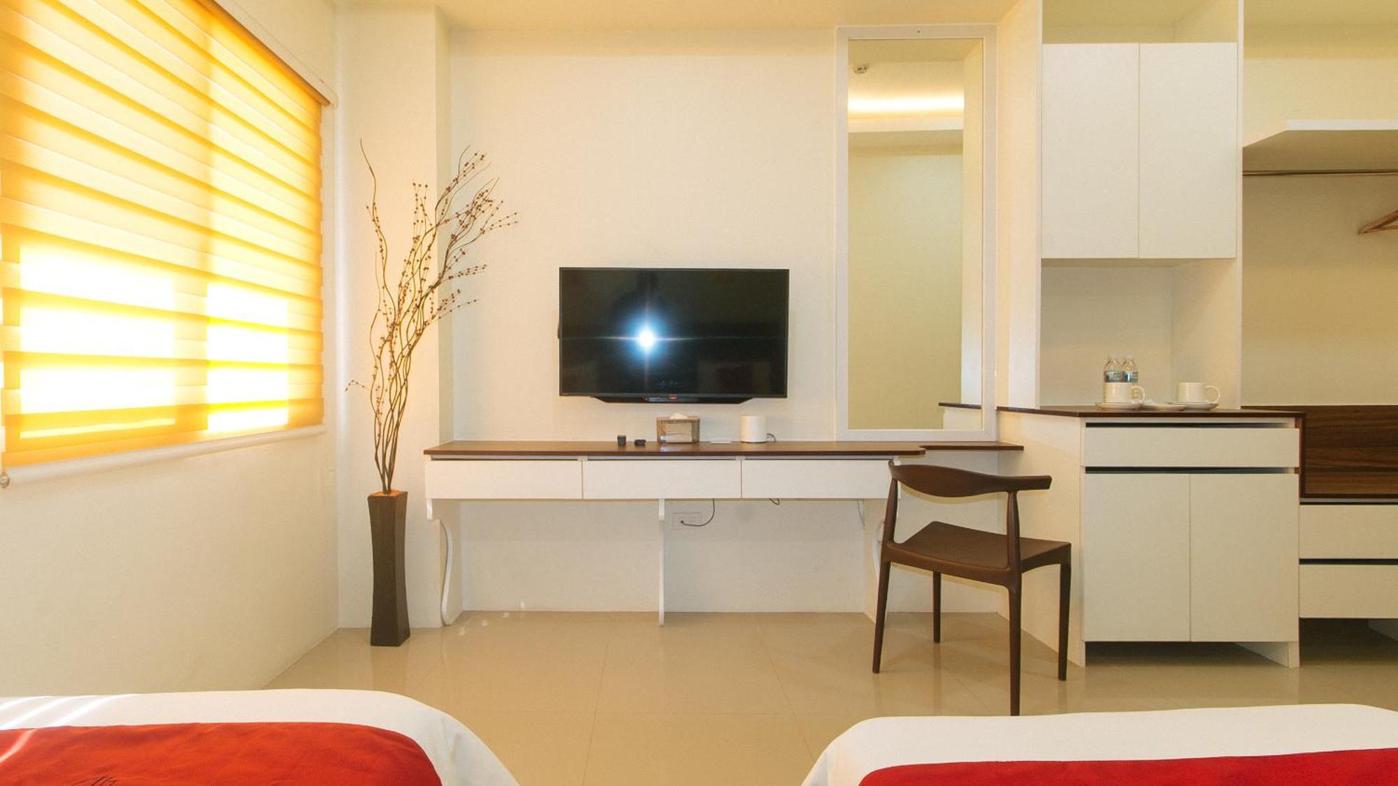 Reddoorz @ Leoncia Apartelle Mandaue Esterno foto
