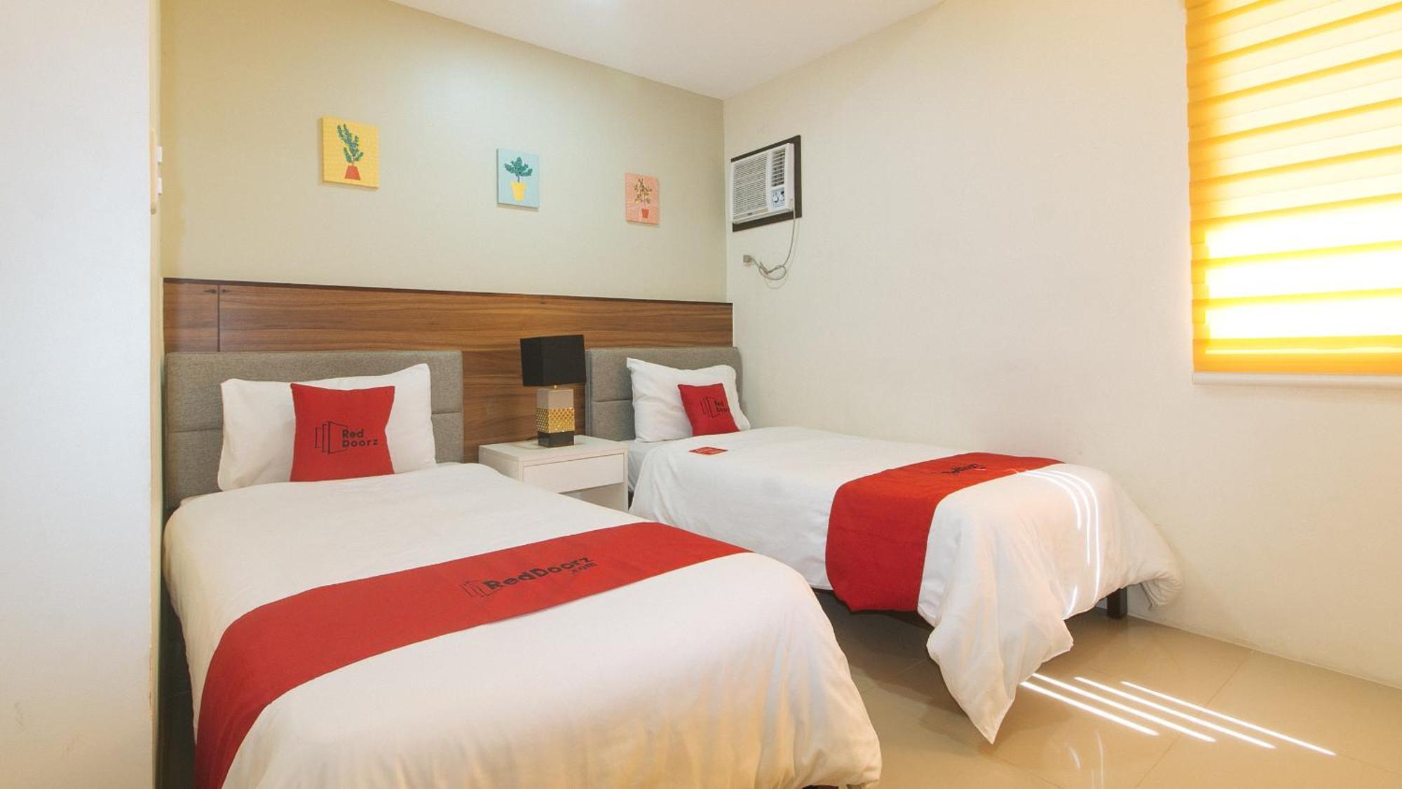 Reddoorz @ Leoncia Apartelle Mandaue Esterno foto