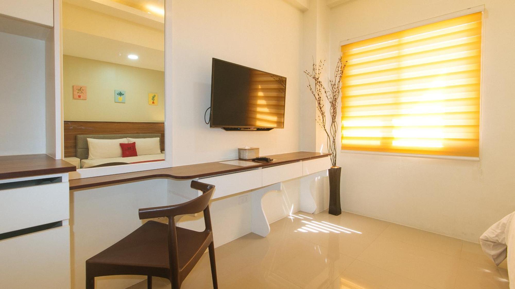 Reddoorz @ Leoncia Apartelle Mandaue Esterno foto