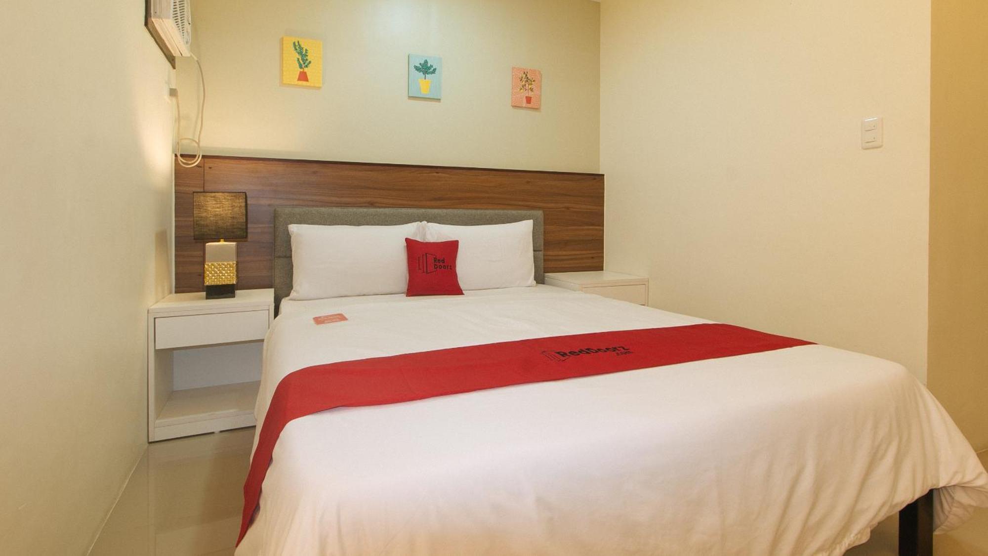 Reddoorz @ Leoncia Apartelle Mandaue Esterno foto