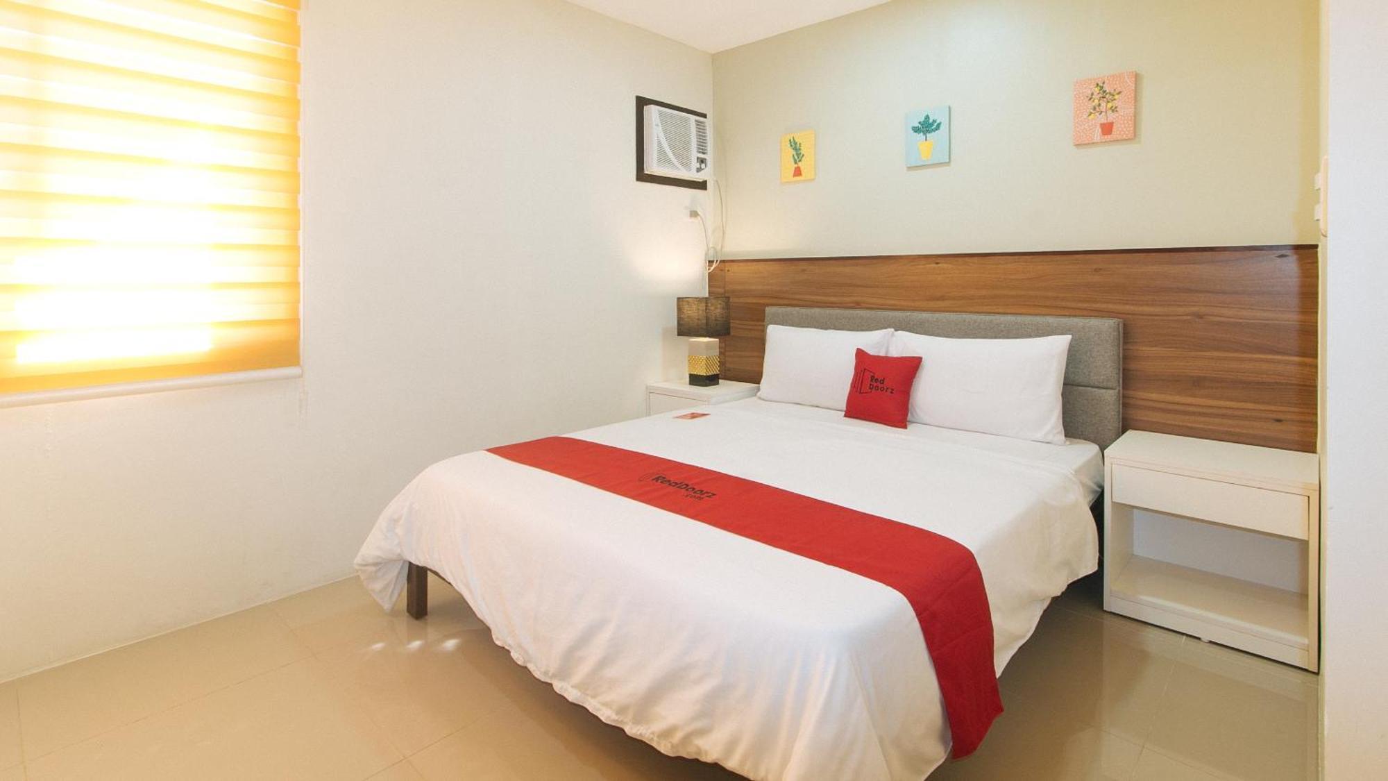 Reddoorz @ Leoncia Apartelle Mandaue Esterno foto