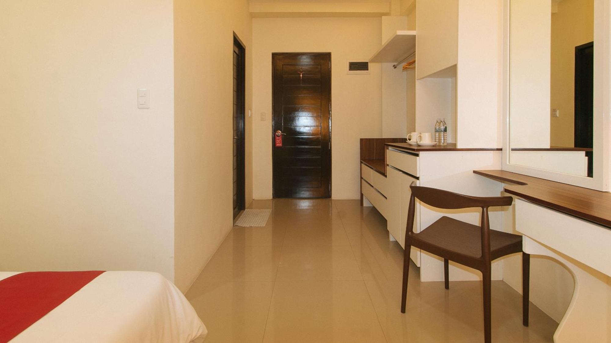 Reddoorz @ Leoncia Apartelle Mandaue Esterno foto
