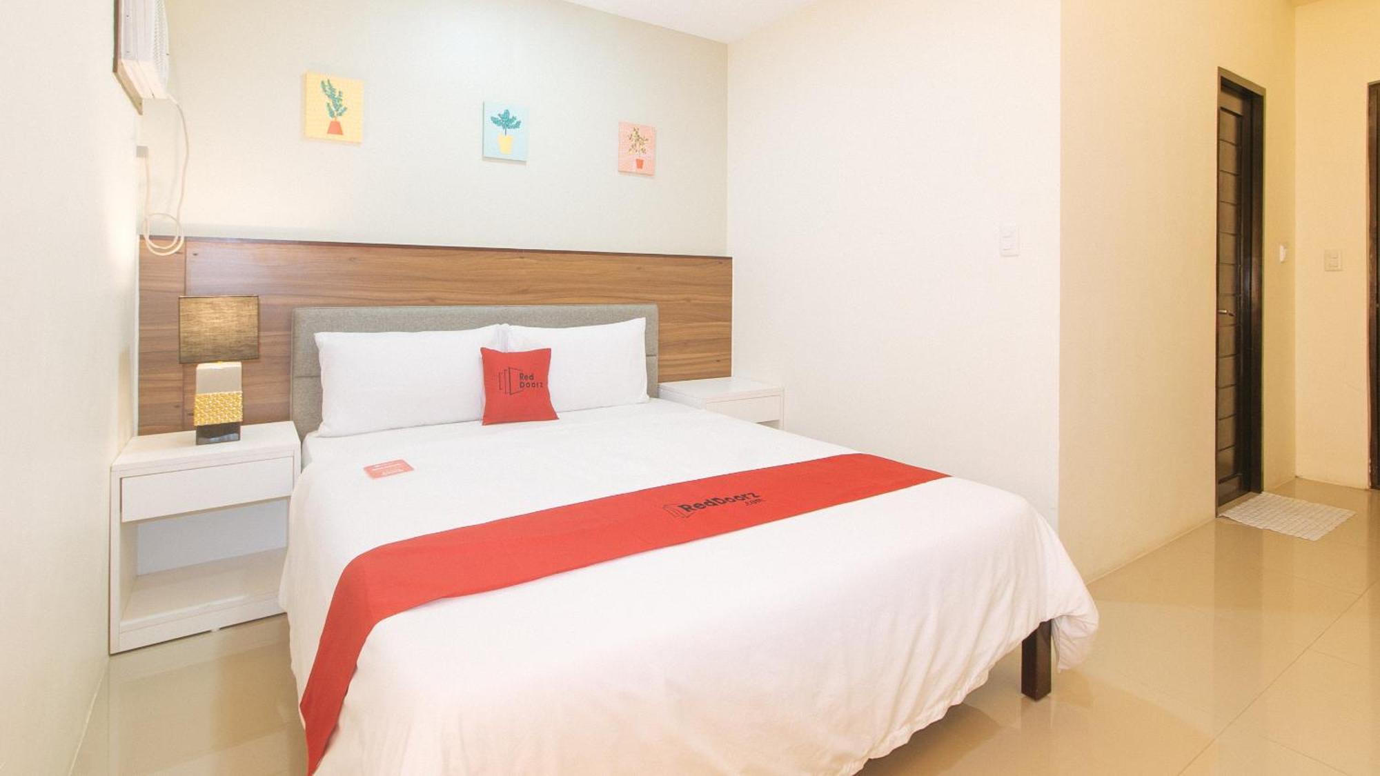 Reddoorz @ Leoncia Apartelle Mandaue Esterno foto