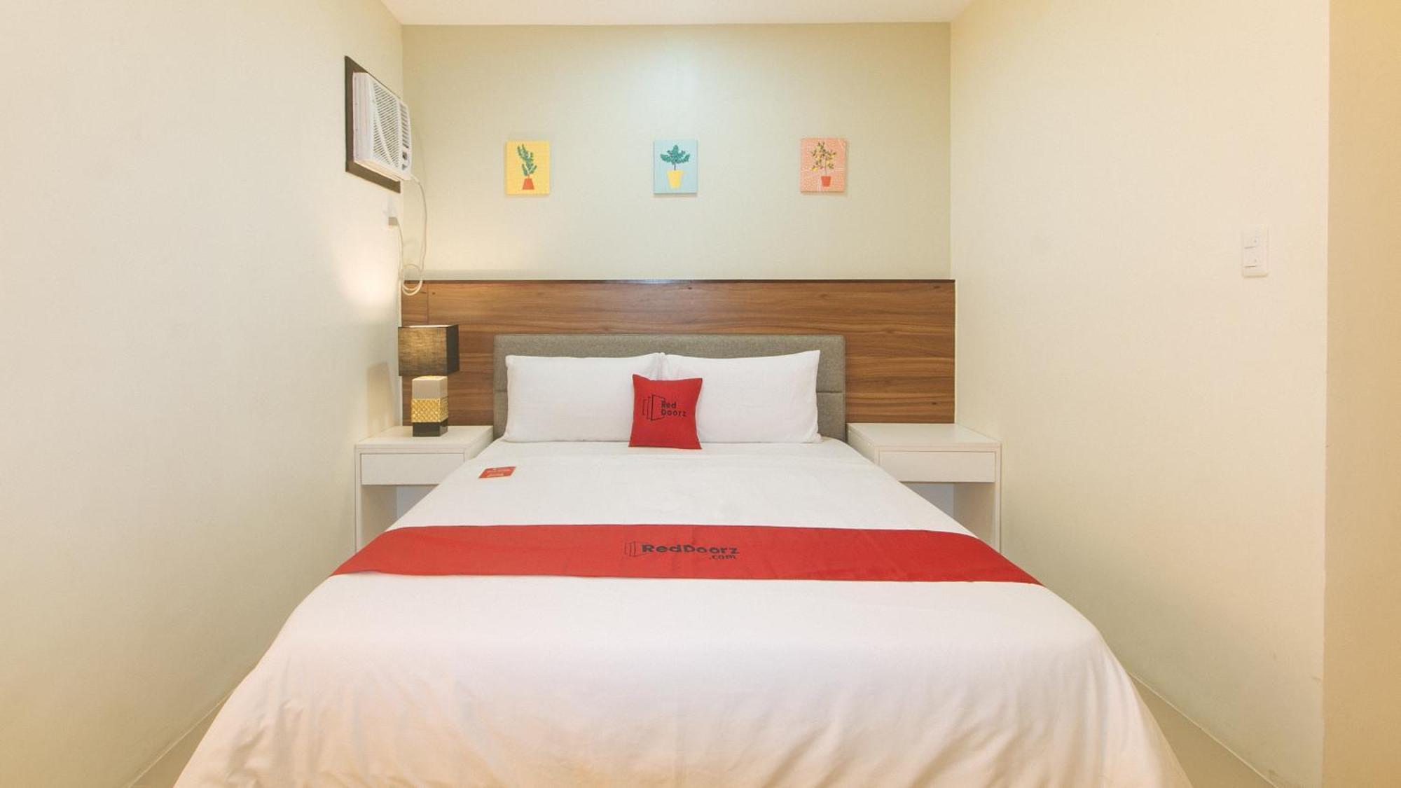 Reddoorz @ Leoncia Apartelle Mandaue Esterno foto