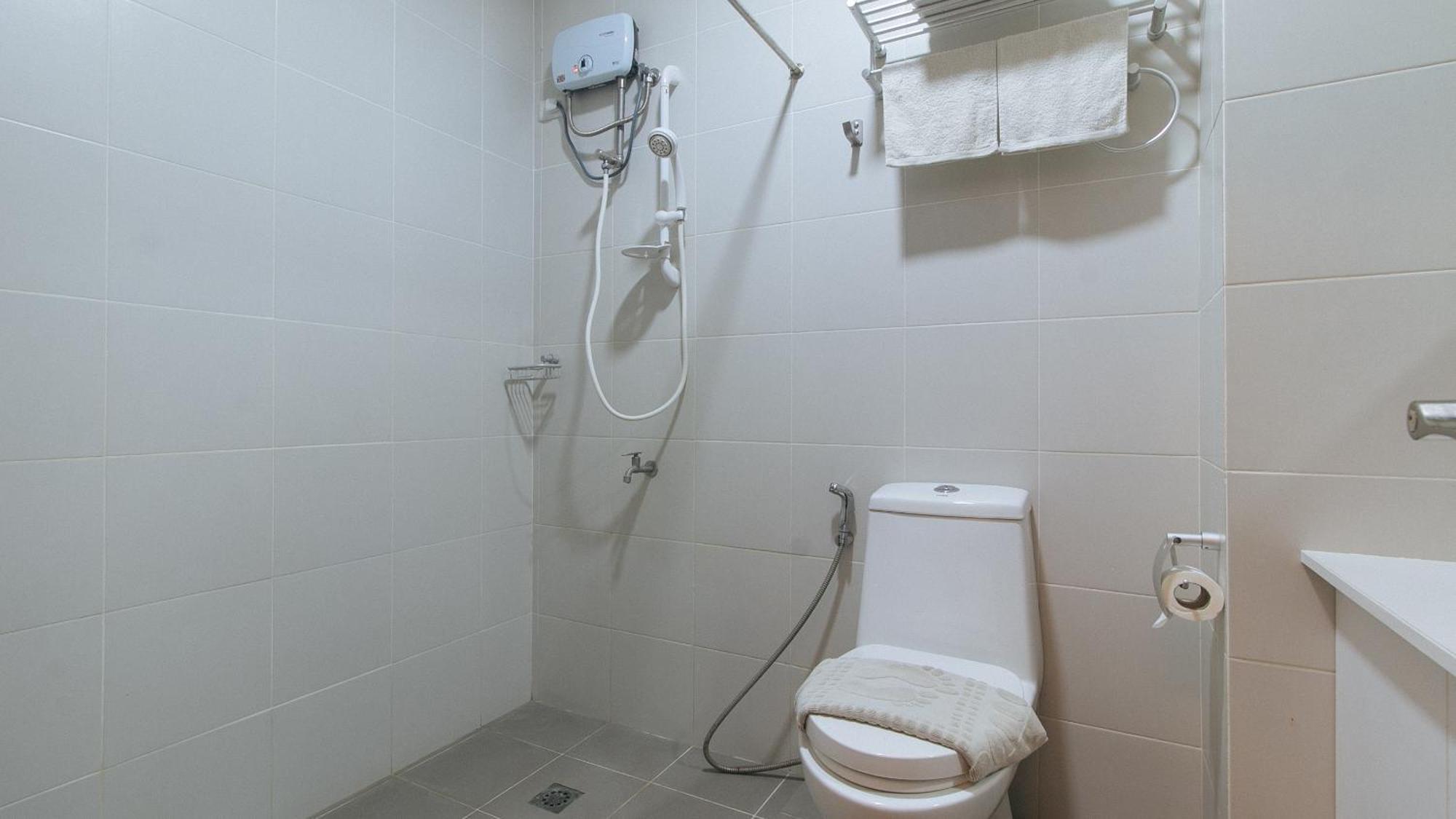 Reddoorz @ Leoncia Apartelle Mandaue Esterno foto
