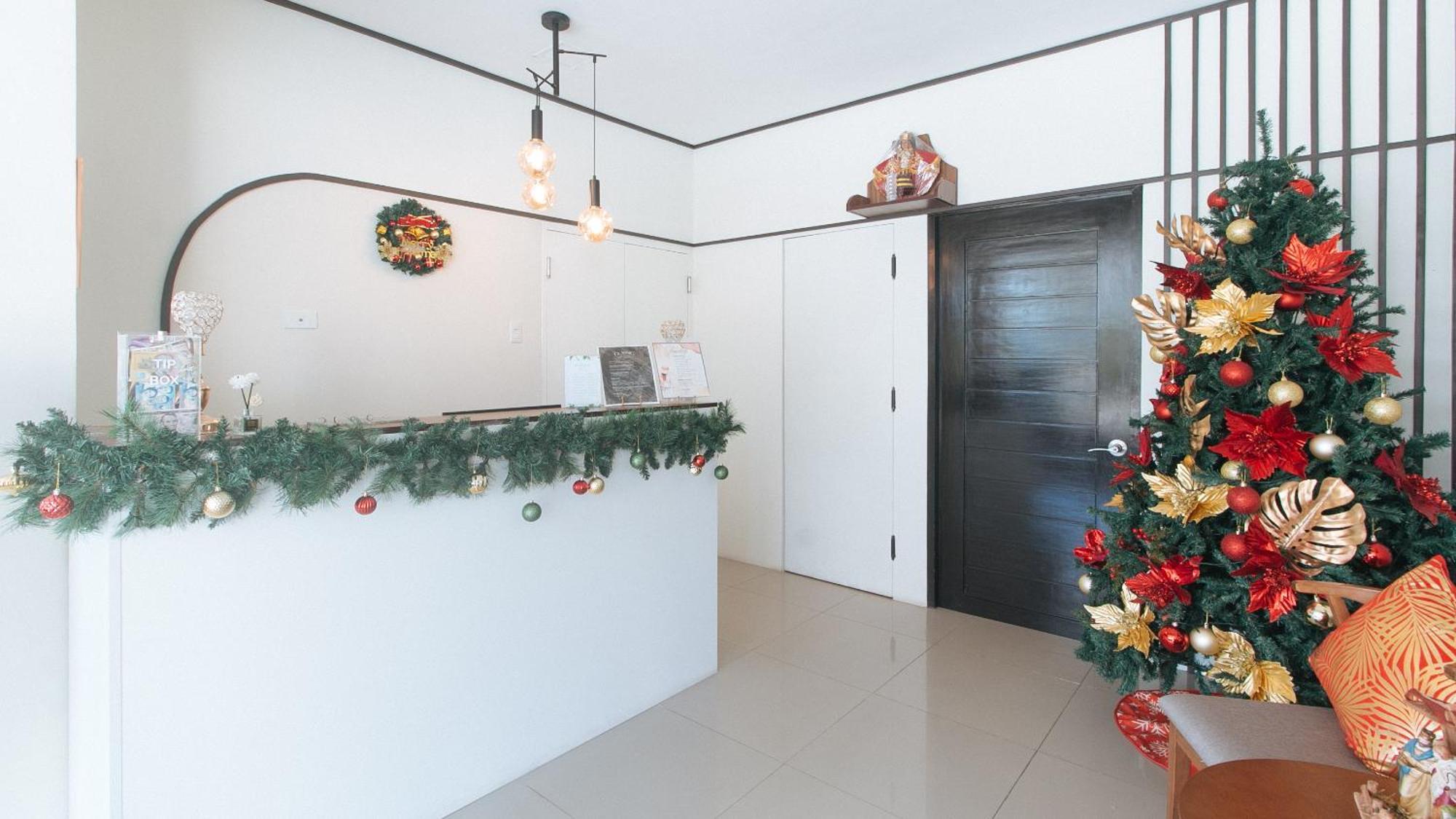 Reddoorz @ Leoncia Apartelle Mandaue Esterno foto